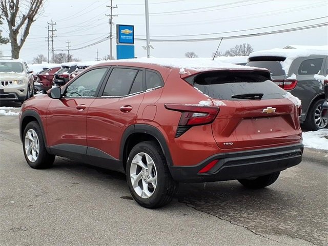2024 Chevrolet Trax LS photo 4