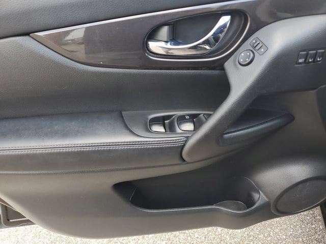 2019 Nissan Rogue SV - Photo 21