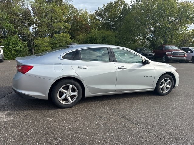 2018 Chevrolet Malibu LS photo 3