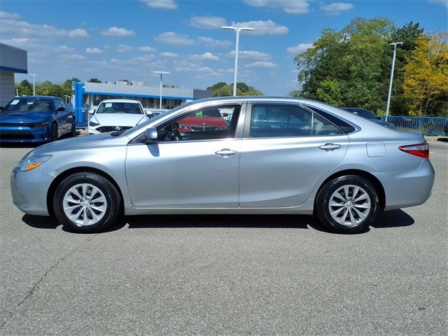 2017 Toyota Camry XLE photo 3