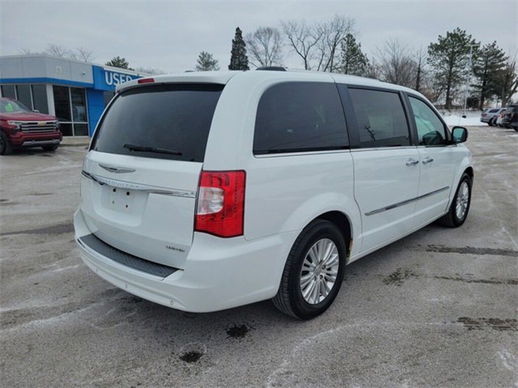 Used 2014 Chrysler Town & Country Limited Van
