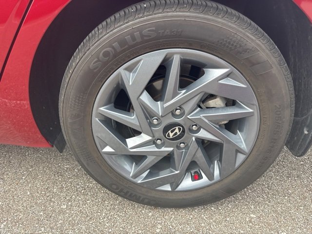 2024 Hyundai Elantra SEL photo 3