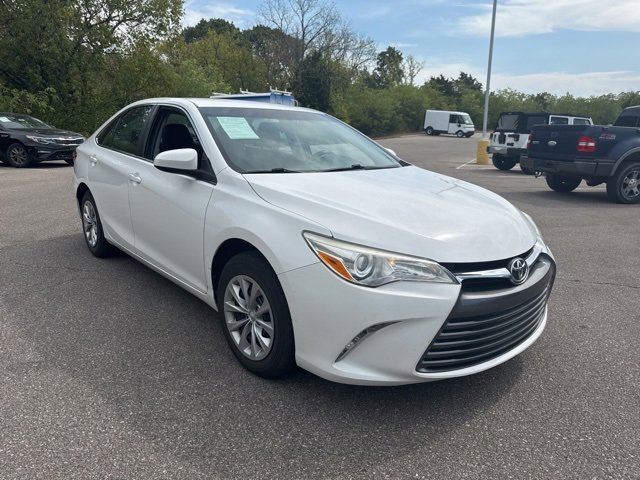 2015 Toyota Camry XLE photo 2