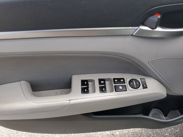2020 Hyundai Elantra SEL - Photo 19