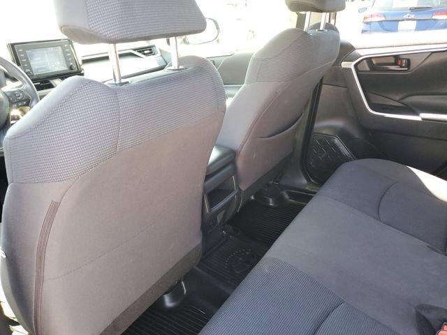 2019 Toyota RAV4 LE - Photo 14