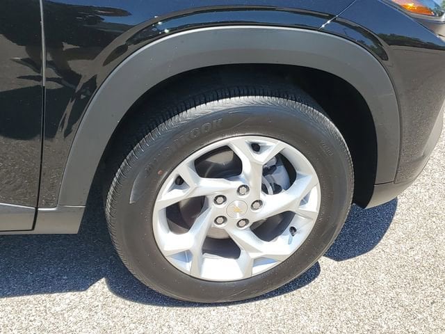 2024 Chevrolet Trax LS - Photo 6