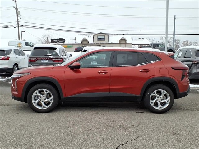 2024 Chevrolet Trax LS photo 3