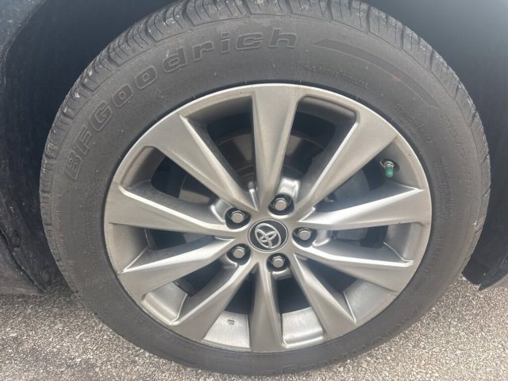 Used 2016 Toyota Camry Hybrid LE Sedan