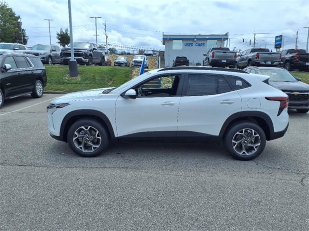 New 2025 Chevrolet Trax LT SUV