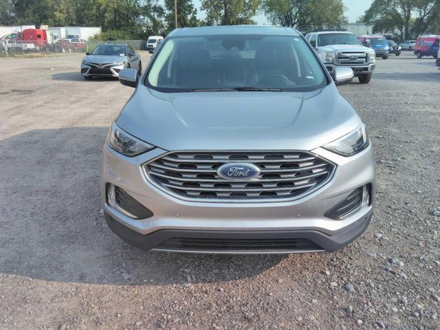 2022 Ford Edge Titanium photo 2