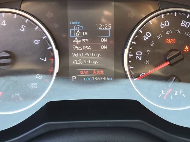 2019 Toyota RAV4 LE - Photo 25
