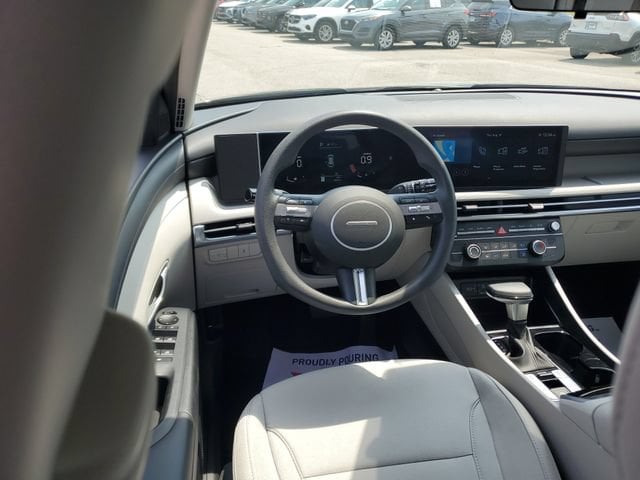 2025 Hyundai Tucson SE - Photo 11