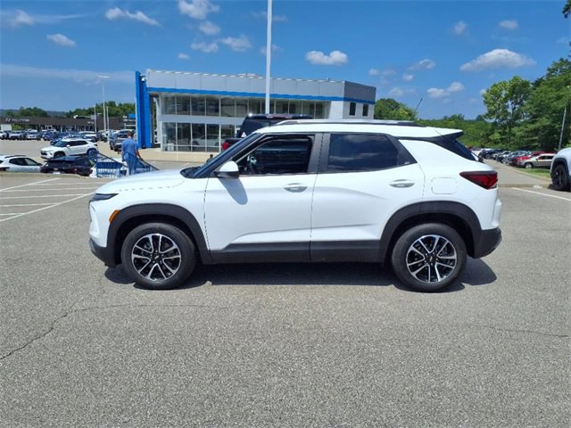 2025 Chevrolet Trailblazer LT photo 2