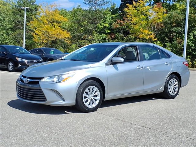 2017 Toyota Camry XLE photo 2