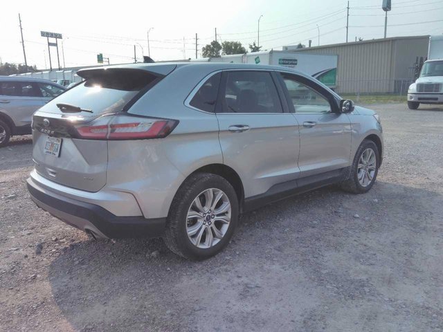 2022 Ford Edge Titanium photo 3