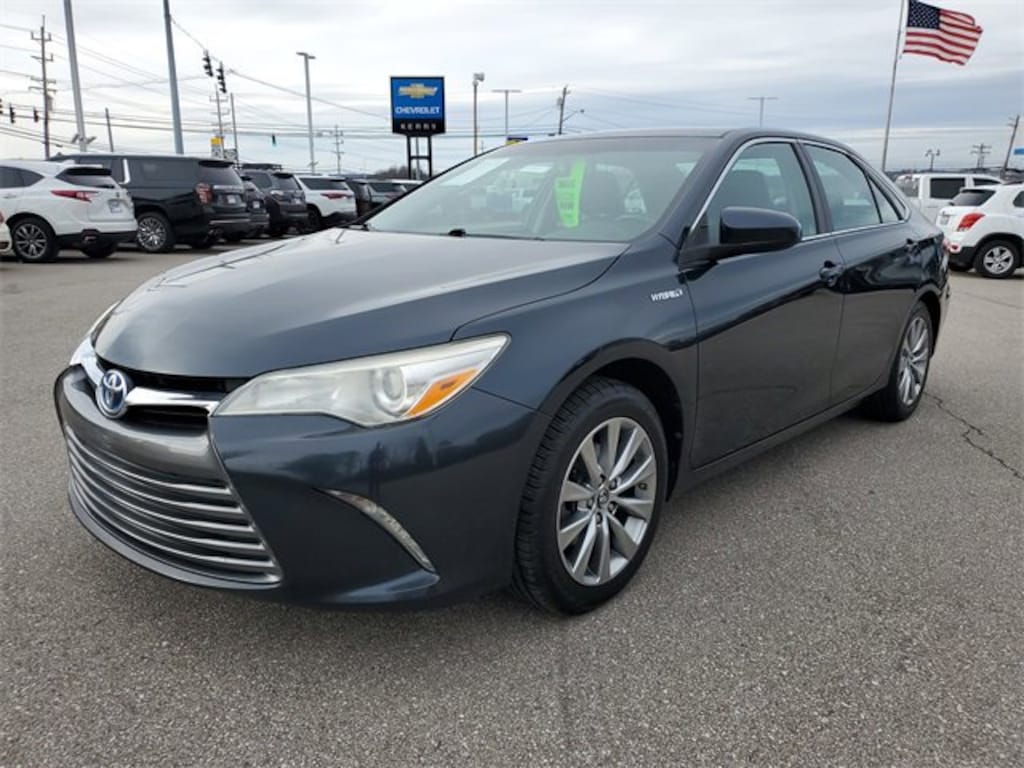 Used 2016 Toyota Camry Hybrid LE Sedan