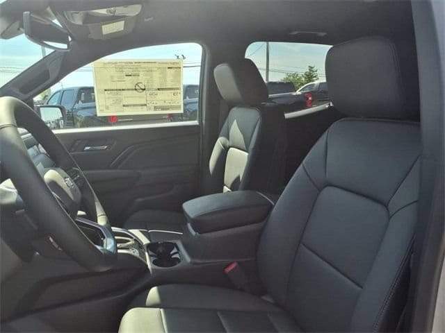 2025 Chevrolet Colorado LT - Photo 9