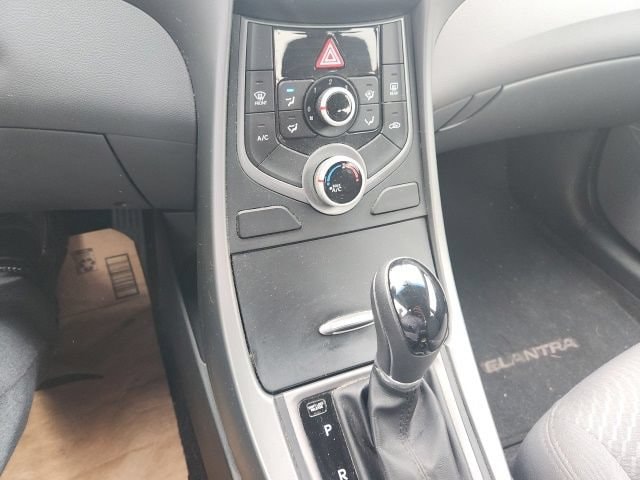 2015 Hyundai Elantra SE - Photo 12