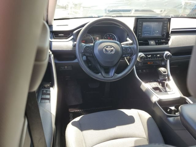 2019 Toyota RAV4 LE - Photo 11