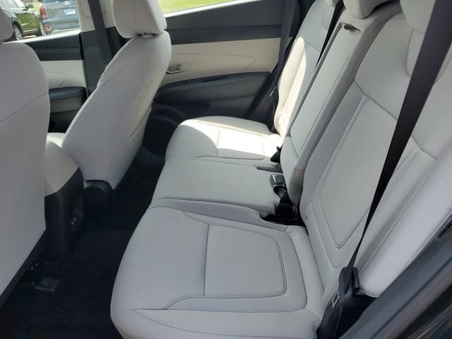 2025 Hyundai Tucson SE - Photo 13
