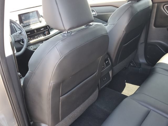 2021 Nissan Rogue SV - Photo 13