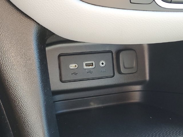 2020 Chevrolet Equinox LS - Photo 29