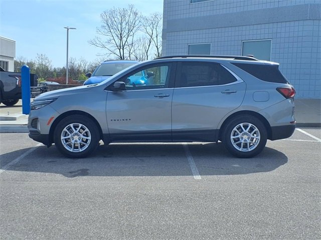 2024 Chevrolet Equinox LT photo 3