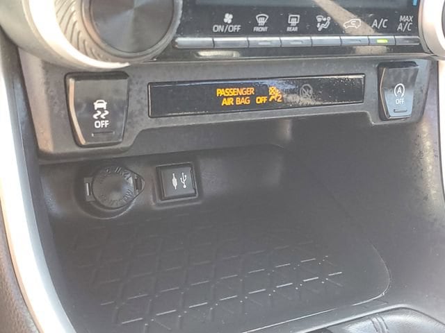 2019 Toyota RAV4 LE - Photo 29