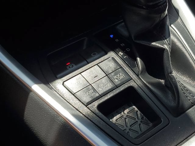 2019 Toyota RAV4 LE - Photo 31
