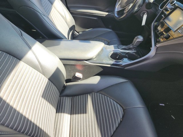 2019 Toyota Camry SE - Photo 8