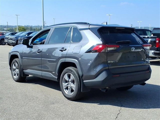 2022 Toyota RAV4 Hybrid XLE photo 4