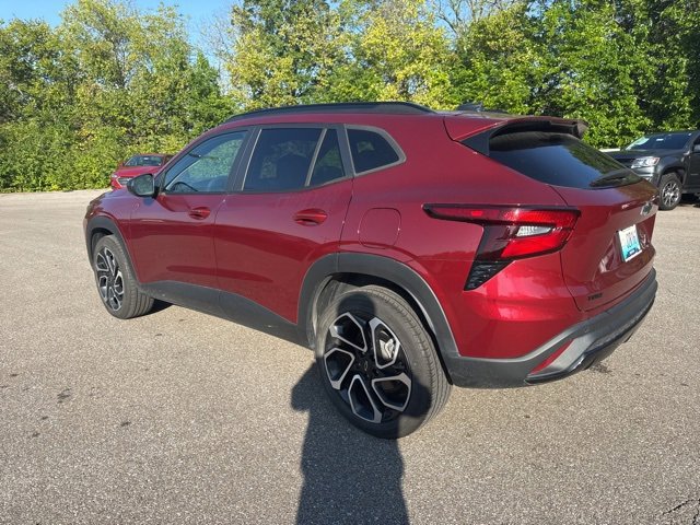 2024 Chevrolet Trax photo 2