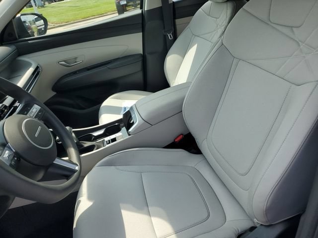 2025 Hyundai Tucson SE - Photo 17