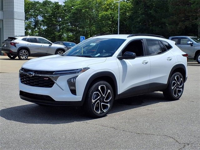 2025 Chevrolet Trax photo 2
