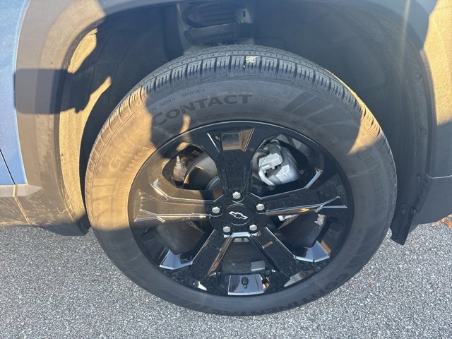 2025 Chevrolet Equinox LT photo 3