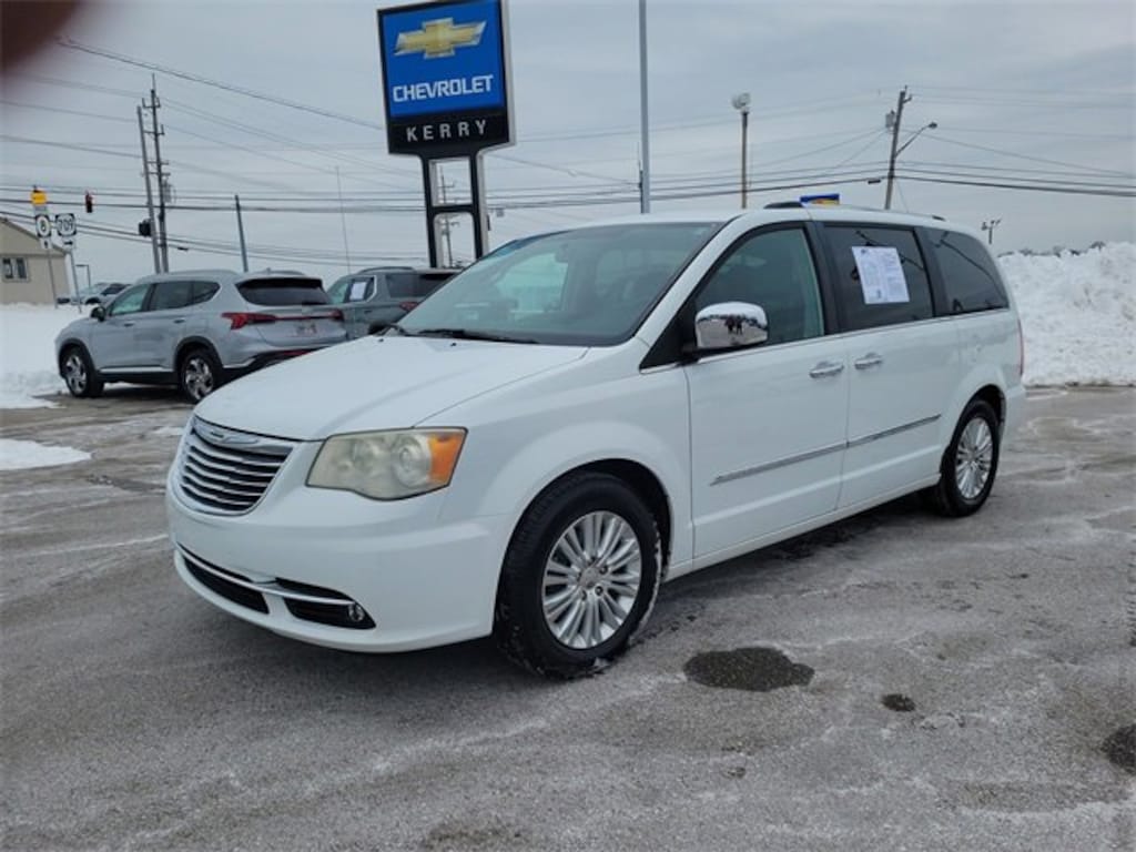 Used 2014 Chrysler Town & Country Limited Van
