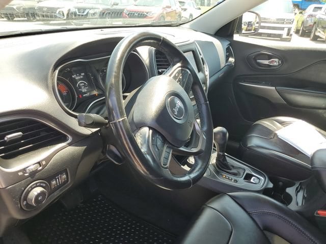 2020 Jeep Cherokee Latitude Plus - Photo 18