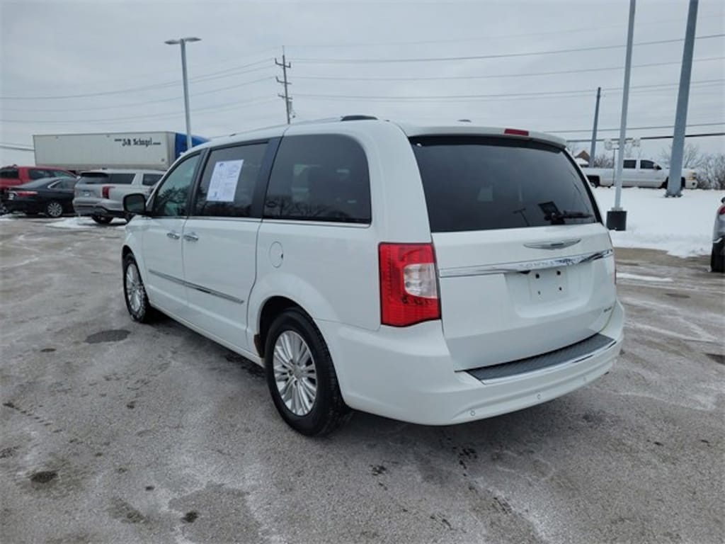 Used 2014 Chrysler Town & Country Limited Van