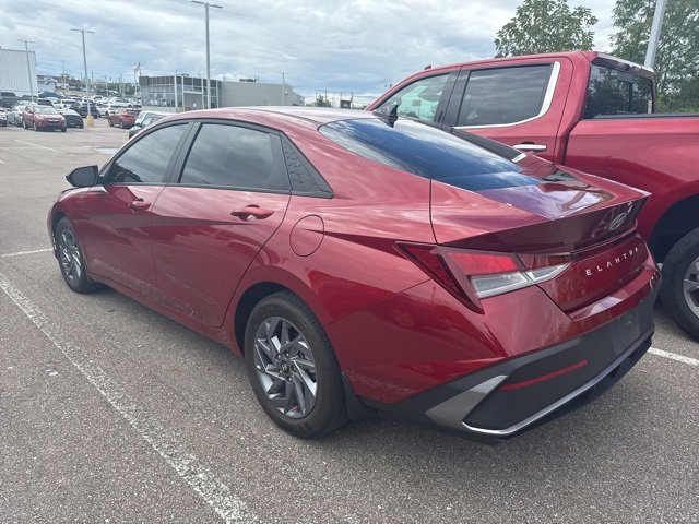 2024 Hyundai Elantra SEL photo 2