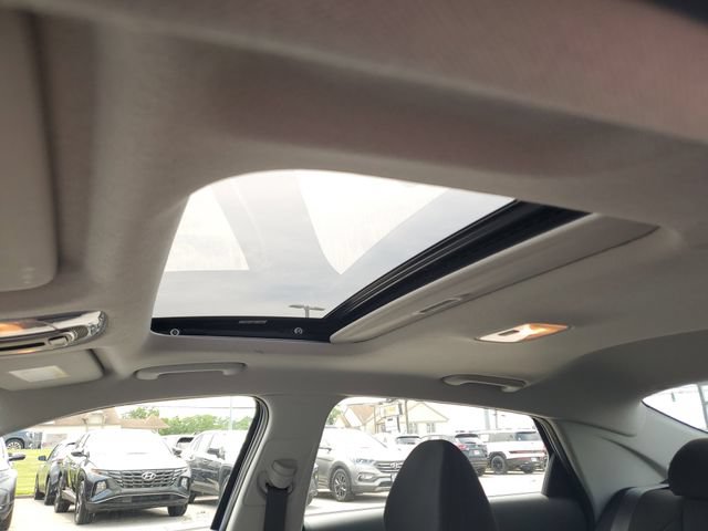 2024 Hyundai Elantra SEL - Photo 17