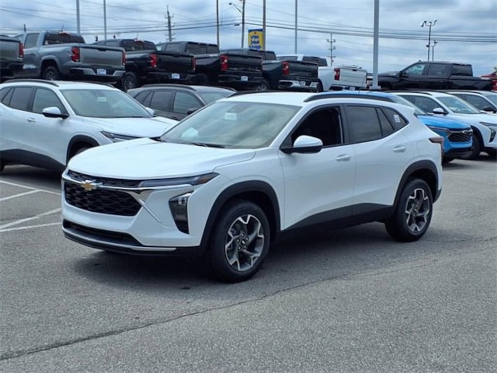 New 2025 Chevrolet Trax LT SUV