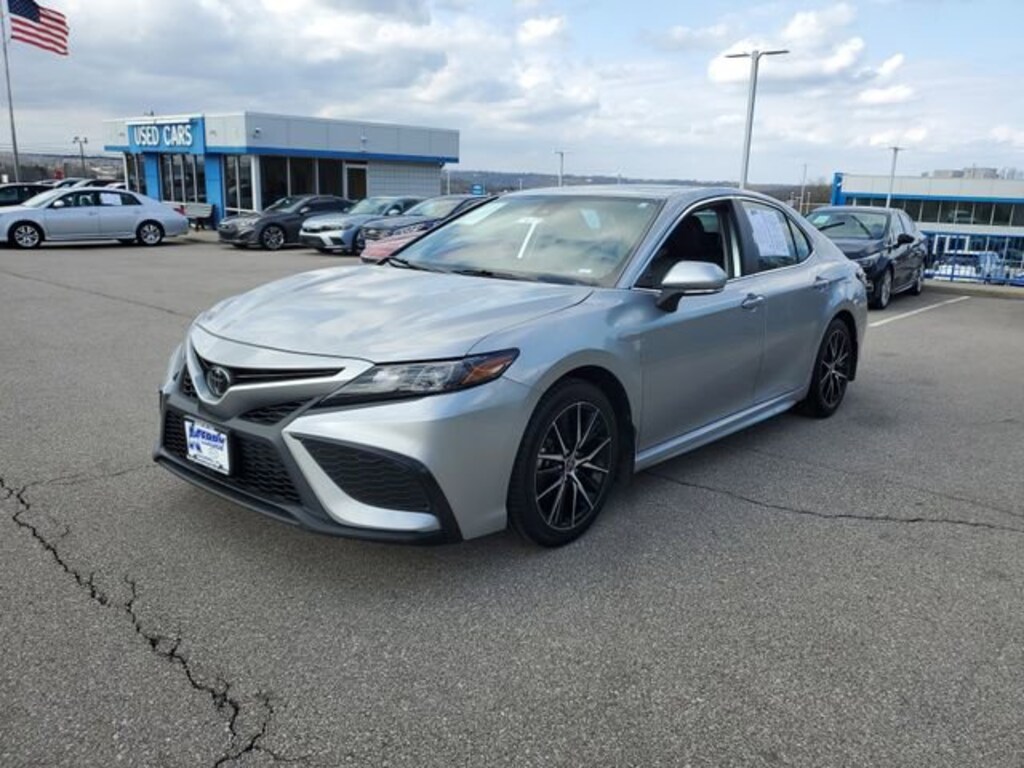 Used 2023 Toyota Camry SE Sedan