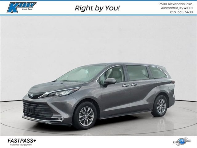 2023 Toyota Sienna XLE's photo
