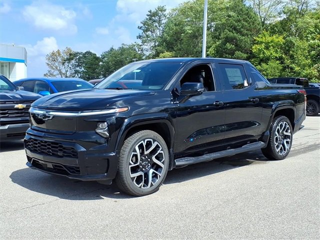 2024 Chevrolet Silverado EV RST photo 2