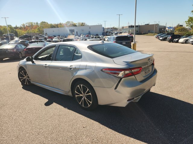 2019 Toyota Camry SE - Photo 13