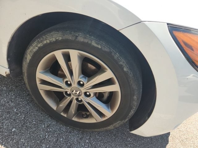 Used 2017 Hyundai Elantra SE with VIN 5NPD84LF5HH056094 for sale in Alexandria, KY