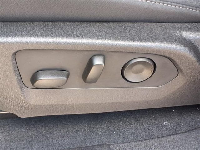 2025 Chevrolet Colorado LT - Photo 12
