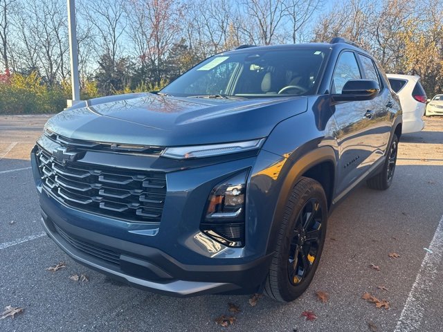 2025 Chevrolet Equinox LT photo 2