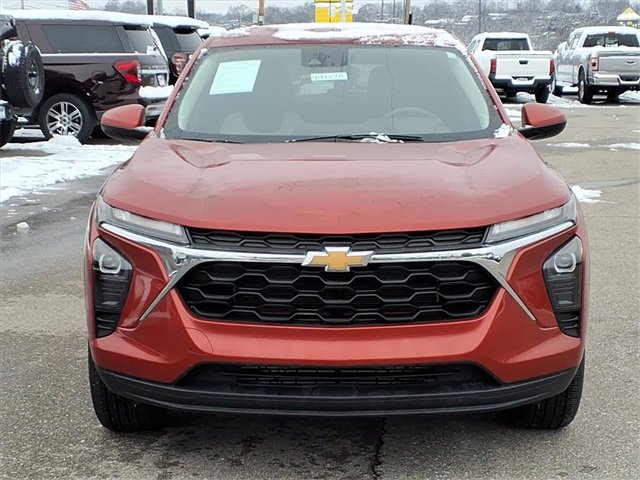 2024 Chevrolet Trax LS photo 2