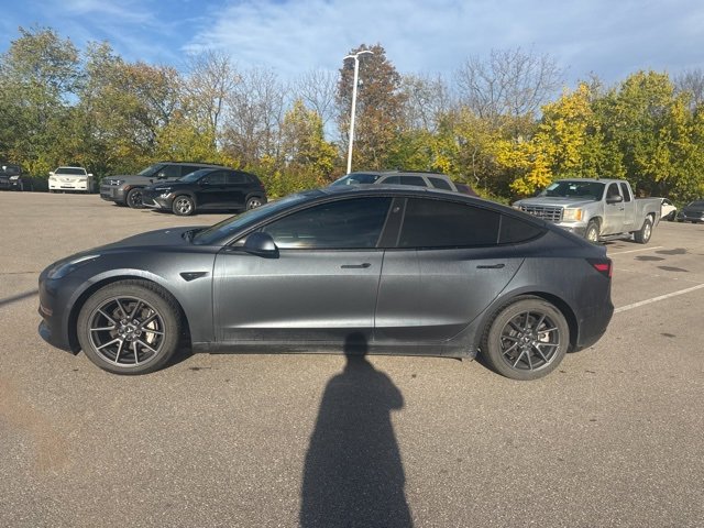 2021 Tesla Model 3 Standard Range Plus photo 2